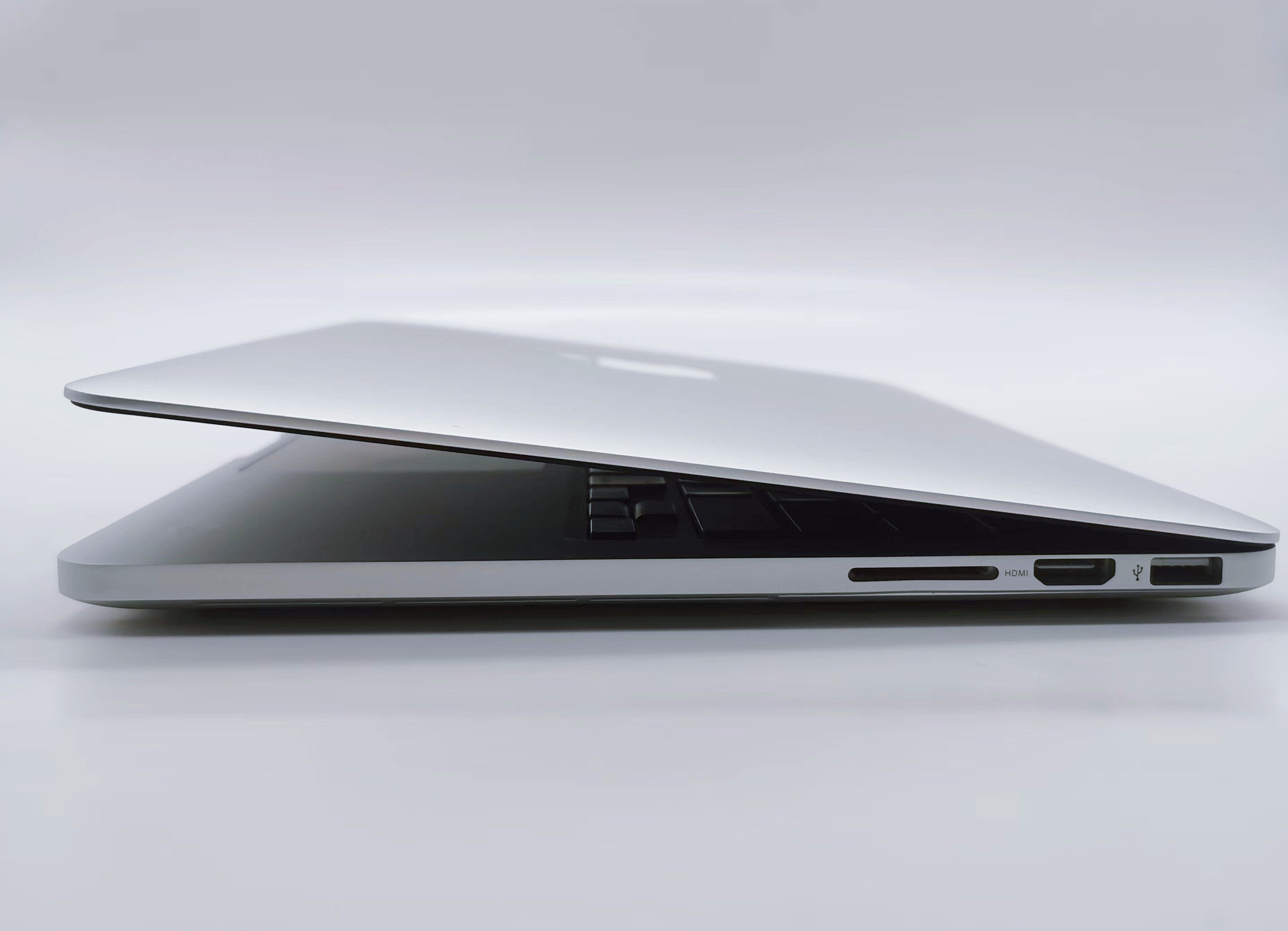 Подержанные ноутбуки 苹果二手笔记本apple macbookpro 13.3视网膜款 触控条 设计 剪辑