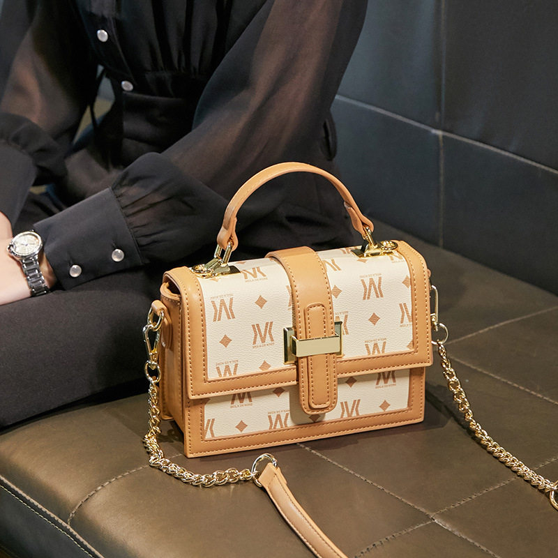 French light extravagant brand Caring Koko ~ advanced sensual genuine leather women's bag 2021 new 100 lap single shoulder inclined satchel