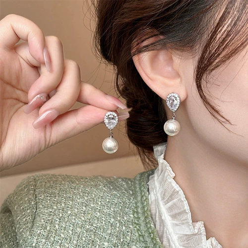 Небольшие серьги в форме капли, легкий роскошный стиль