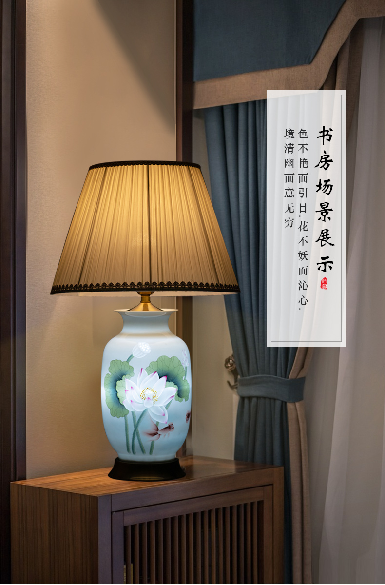 Jingdezhen ceramics gold knife clay vase lamp bedside lamp of new Chinese style sitting room adornment is placed