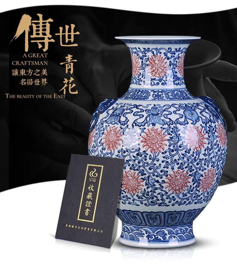 Antique blue and white porcelain of jingdezhen ceramics craft supplies the sitting room of Chinese style household furnishing articles dried flowers in the vase