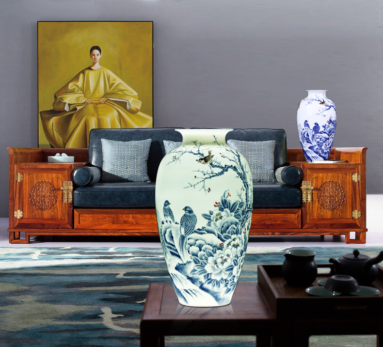 Jingdezhen ceramics hand - made vases, flower arrangement sitting room place, a large Chinese style household TV ark, decorative arts and crafts