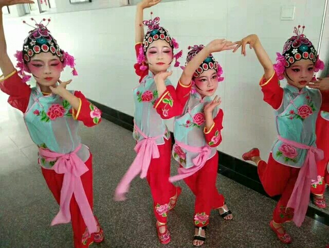 2018 trẻ em opera buổi hòa nhạc trang phục Peking Opera trang phục múa Xiaohongniang Xiaohua Dan Qiaohuadan drama costume