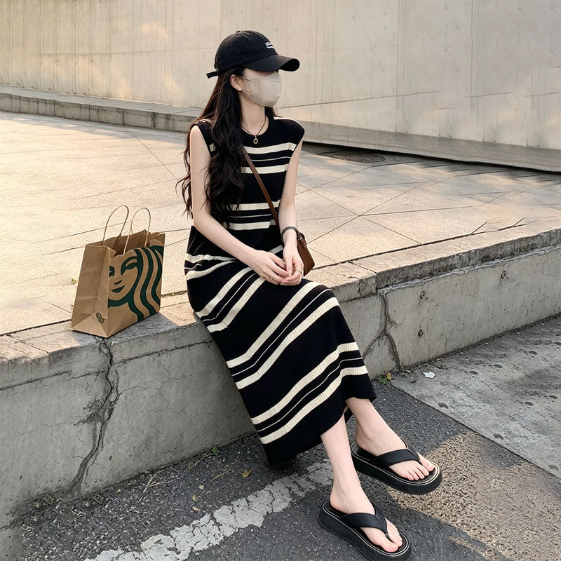French-Style Sleeveless Ice Silk Knitted Striped Dress for Women, Summer Mid-Length Tank Dress, Elegant Straight Loose Long Dress French-Style Sleeveless Ice Silk Knitted Striped Dress for Women, Summer Mid-Length Tank Dress, Elegant Straight Loose Long Dress