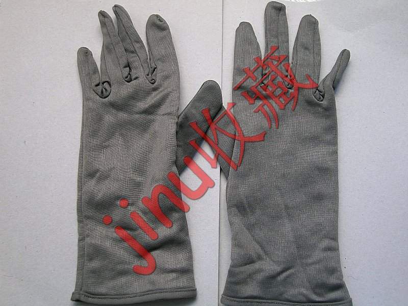 Brand new original: East German (Democratic Germany) People's Army Private gloves in honor  