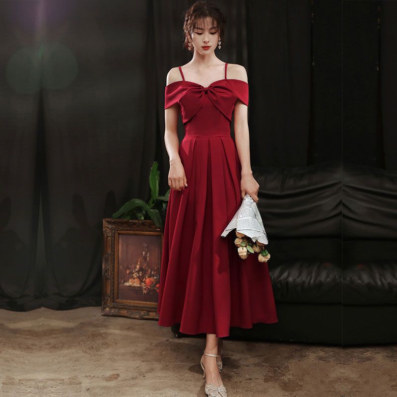 Burgundy Off-The-Shoulder Halter Dress with Twist Waist, Slimming, Light Luxury, Socialite Style, Mid-Length Toast Dress for Women
