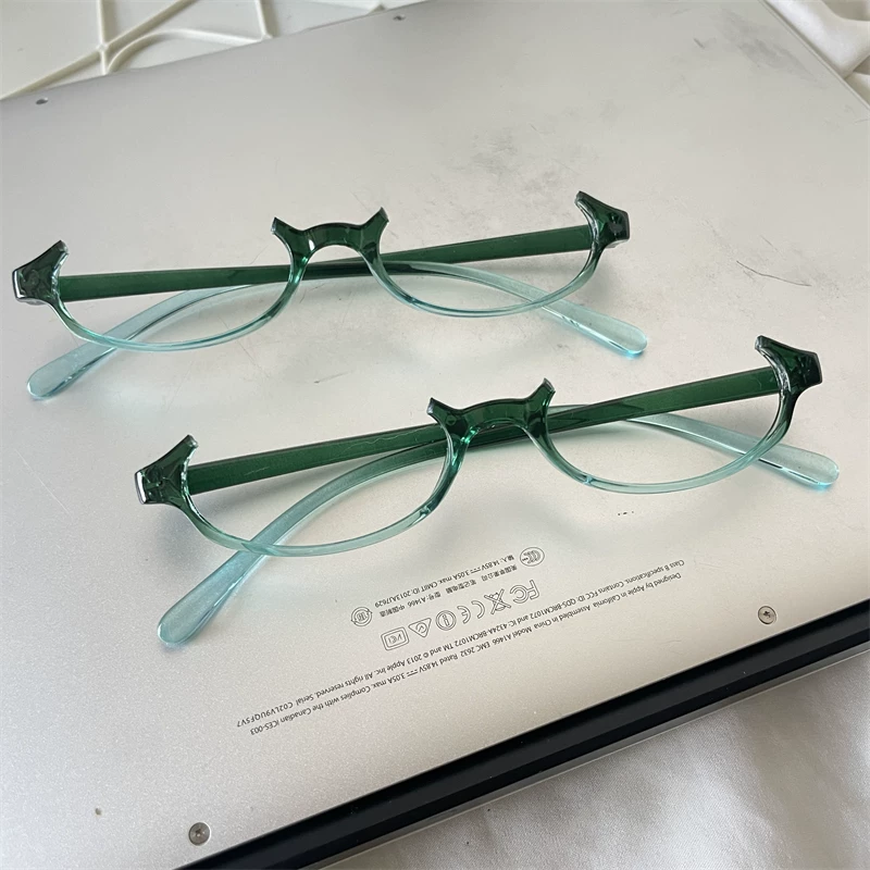 Brand glasses, green comics, cosplay
