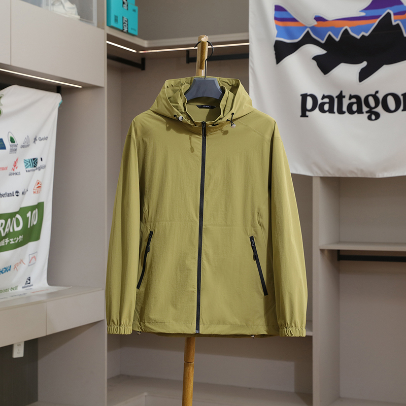 Outdoor Essentials! Lightweight and Breathable Men's Fully Taped Windproof Softshell Jacket, Storm Jacket, and Outdoor Jacket