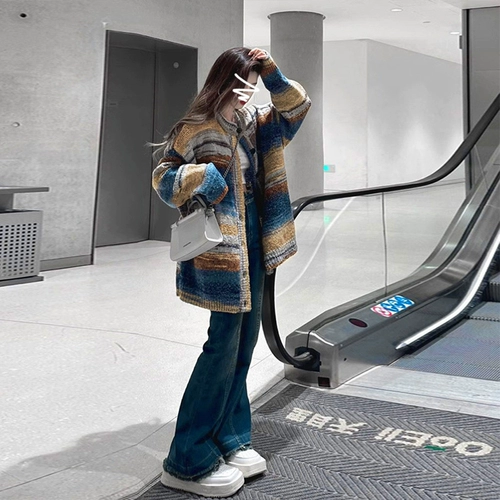 Трикотажный дизайнерский демисезонный свитер, куртка, тренд сезона, осенний, изысканный стиль