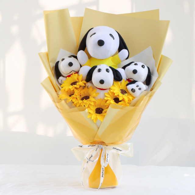 ກາຕູນ Bouquet Snoopy Snoopy Doll ດອກໄມ້ Puppy ຮຽນຈົບຮູບພາບຂອງຂວັນວັນເກີດ Rose ສໍາລັບແຟນແລະເພື່ອນທີ່ດີທີ່ສຸດ