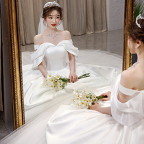 Light main satin wedding dress 2021 new bride French high-end one-shoulder tail white summer simple Qi Di female