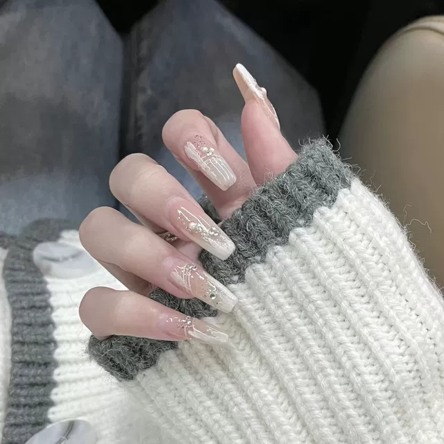 Fake Nail Patches Bridal Manicure Finished Product Long-Lasting Simple Pure Desire Manicure White European and American Long Style Wearable Nails Brightening