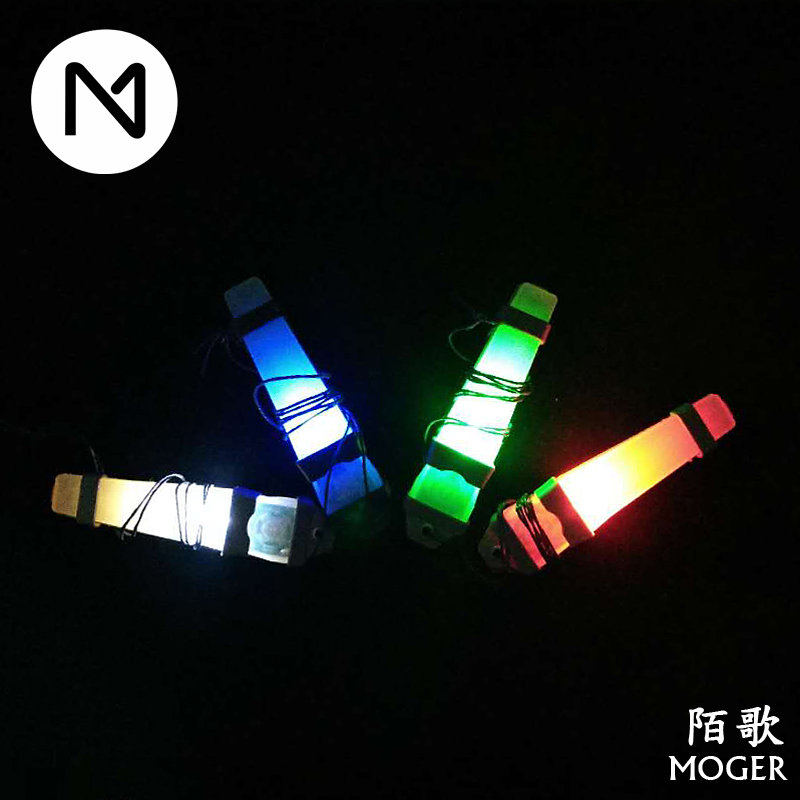 Strangeness Tactical Safety Helmet Light Frequency Flash Signal Gum Waterproof Flash With Magic Sticker Letdown Signal Stick