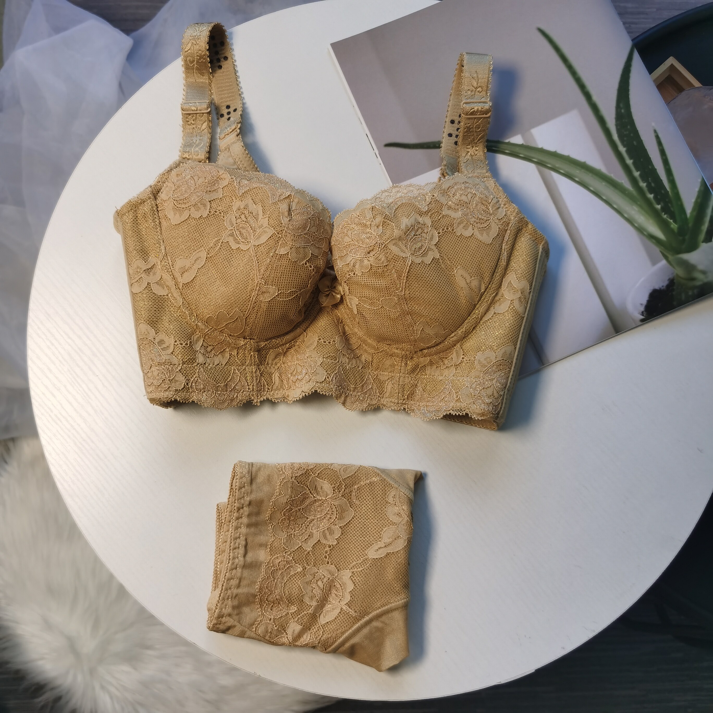 Beauty salon Embroidery Thin no sponge Five rows of buckle Marlene Magnetotherapy Anti Slip Shoulder Adjustment Type Underwear to receive sidelined Dairy underwear