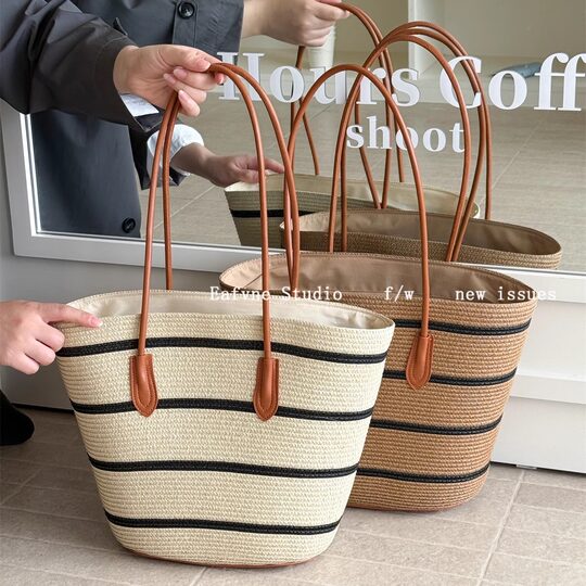 Large-capacity casual work and commuting bag for travel