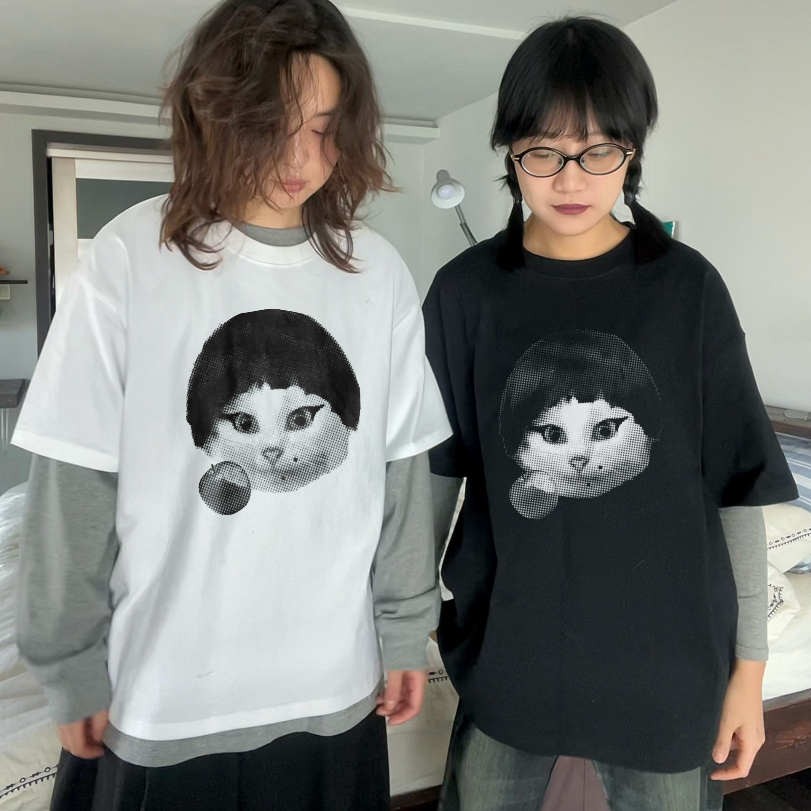 เสื้อยืดพิมพ์ลาย Thread Hilo Vertebrae ลายแมวเหมียว ราชินีแอปเปิล แนวออลเทอร์นาทีฟร็อกญี่ปุ่น น่ารักสนุกสนาน ลายป่าไม้ของเหล่าเซเลบริตี้