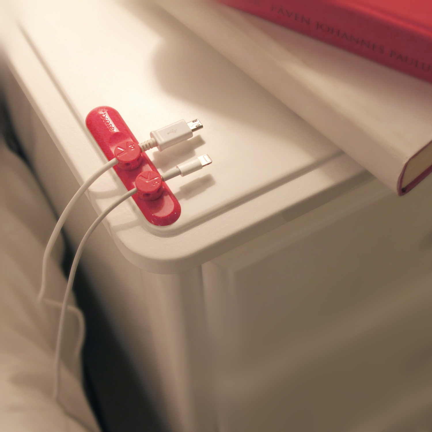 Desktop data cable magnetic suction cable organizer mobile phone charging cable fixed clip office desktop storage organizer