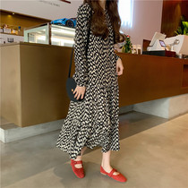 Maternity autumn 2021 new French retro large size loose dress spring and autumn winter wave point base dress