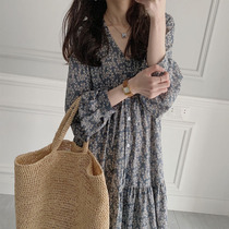 2021 spring and autumn new loose slim French retro long sleeve v-neck floral chiffon maternity dress autumn
