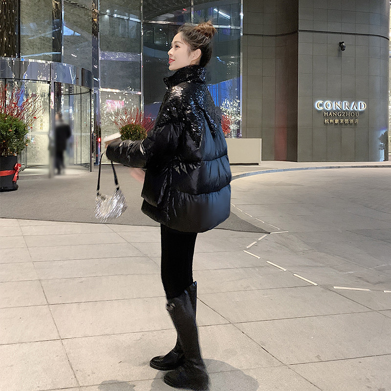 Black sequin light and thin down jacket women's short style 2022 winter hot style design sense niche cocoon small man coat