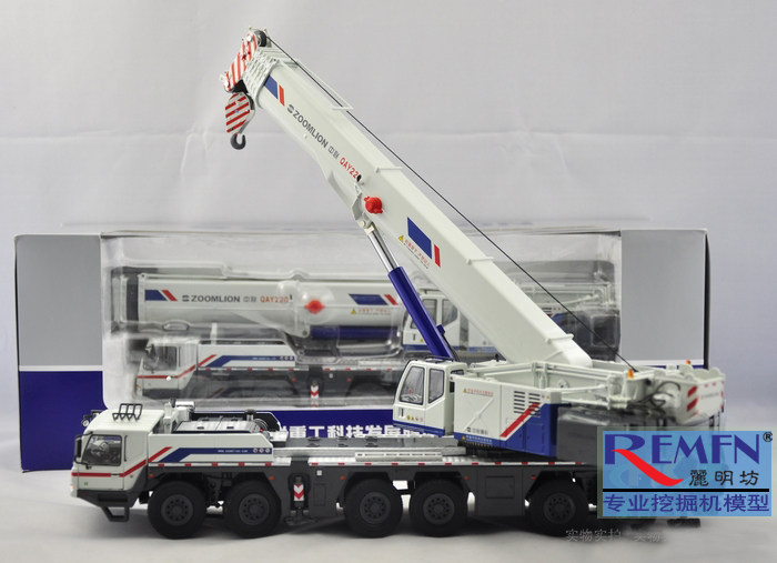 Original zoomlion qay220 220-ton crane model 1:50 scale – a must