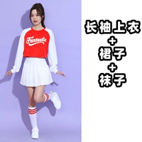 Красный белый лонгслив, носки