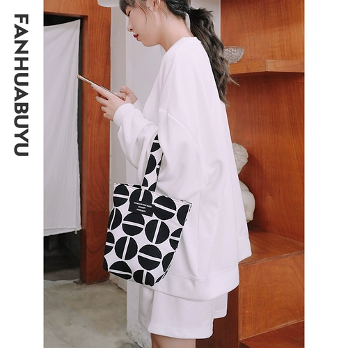 梵花不语 Новая леопардовая узор маленькая сумка Женская черно -белая сладкая сумка для рук женская нишевая ниша японские пульесатовые точки