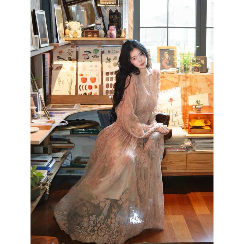 Azure's "Dust Cherry Blossom" French-Style Gentle Pink Long-Sleeved Lace Dress, Elegant and High-End, Waist-Cinching V-Neck Long Dress Azure's "Dust Cherry Blossom" French-Style Gentle Pink Long-Sleeved Lace Dress, Elegant and High-End, Waist-Cinching V-Neck Long Dress