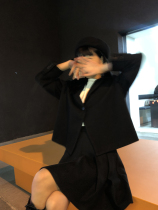 Xin Gang Help homemade early spring Korean version of simple black uniform pleated skirt short wool suit jacket suit female