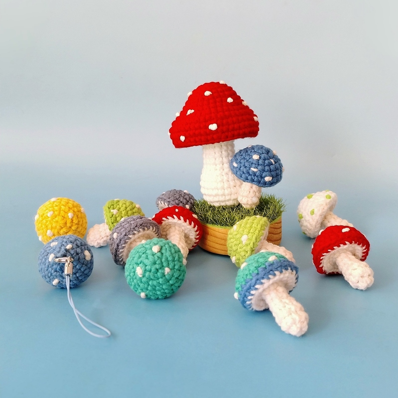 Finished Product: Yarn Knitted Mushroom Series Mushroom Ornaments, Mobile Phone Pendants, Mushroom Keychains, Bag Pendants