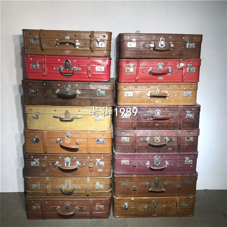 Old suitcase of old suitcase of old suitcase of old suitcase prop box background wall