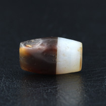 Tibetan Buddha beads high ancient beads are made of good agate color specimens.