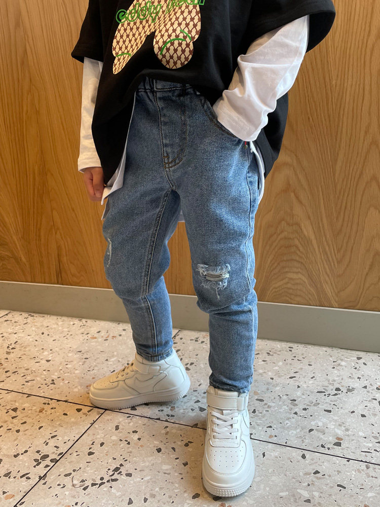 Boy's broken hole Cowboy small foot Supper body pants Boy clothing Han version 2022 Spring new pint of skinny version Baby Child long pants