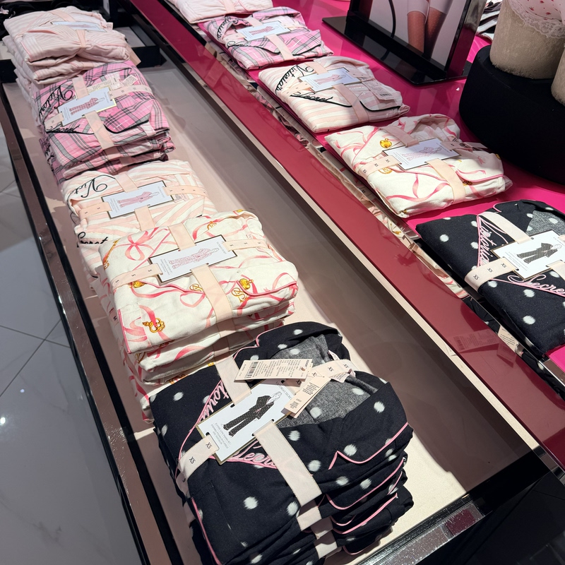 26 New Styles Victoria's Secret Autumn and Winter Women's Flannel Cotton Plaid Long-Sleeved Pajamas and Loungewear Set 26 New Styles Victoria's Secret Autumn and Winter Women's Flannel Cotton Plaid Long-Sleeved Pajamas and Loungewear Set