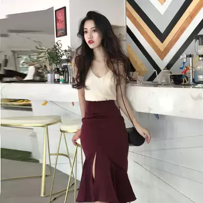 2020 Summer new sleeveless V-neck T-shirt two-piece suit female Korean version sexy temperament side opening fork fish tail skirt