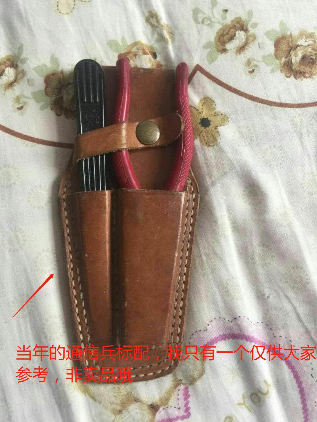 In the 1980s, the army was issued with a signal soldier electrical knife cutter outdoor handy tool small knife with screws