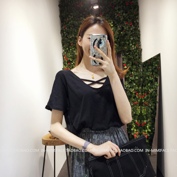 Mùa xuân mới của Hàn Quốc thời trang rỗng vòng cổ ngắn tay T-Shirt nữ Han Fan rắn màu Slim mỏng hoang dã áo khoác thủy triều