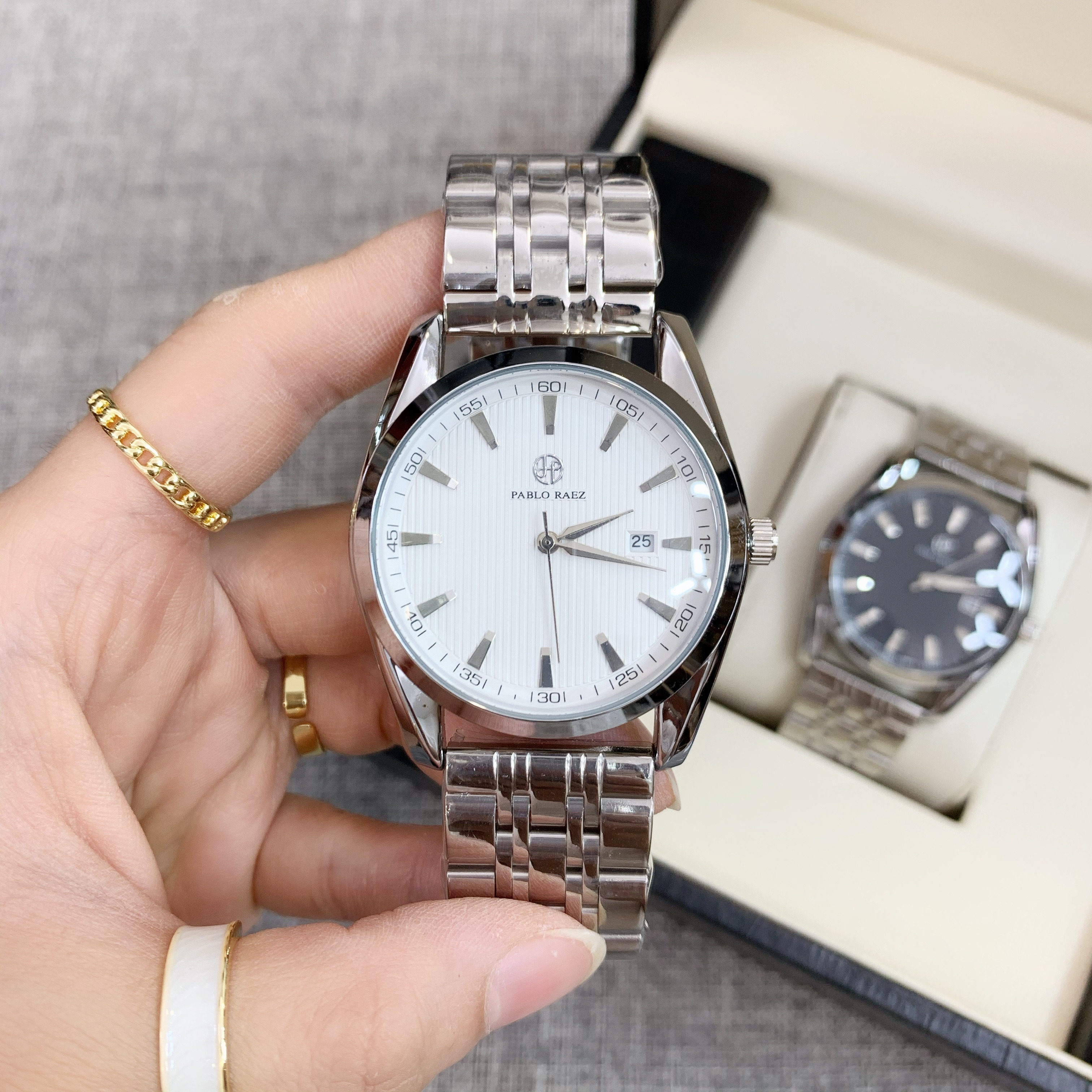 Business Men's Steel Band Butterfly Buckle New Fashion Minimalist Calendar Quartz Trend Watch_voghion.com