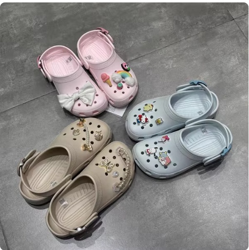 Crocs New Model Star Crocs Shoes for Men and Women Classic Colorful Buckle Closed-Toe Beach Sandals 213347