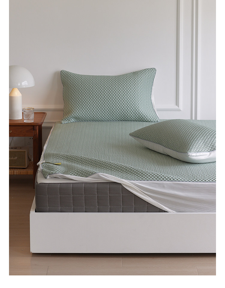 Класс A 2026 новая модель прохладный набор циновок из трех предметов из ледяного шелка летний матрас с простыней на резинке машинная стирка мягкая циновка для кондиционера