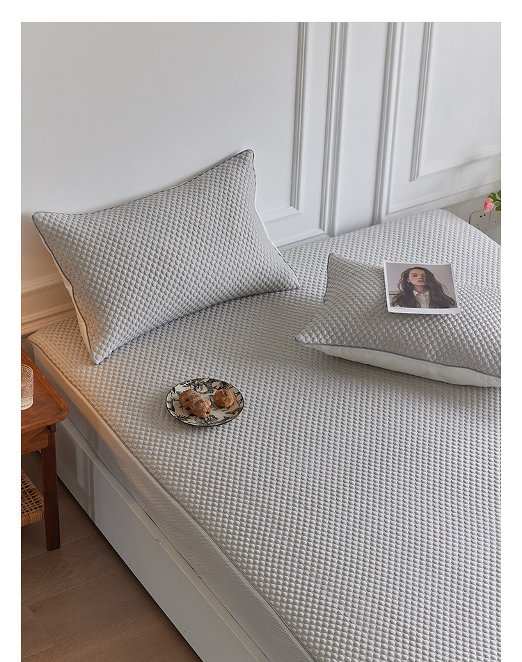 Класс A 2026 новая модель прохладный набор циновок из трех предметов из ледяного шелка летний матрас с простыней на резинке машинная стирка мягкая циновка для кондиционера