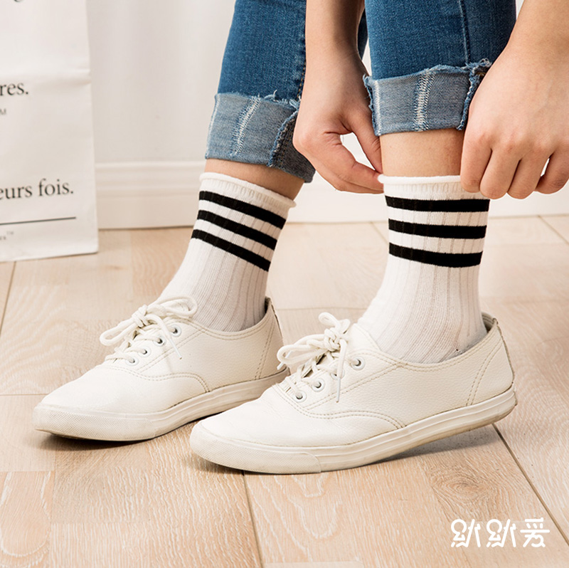 Cao su gió ống vớ nữ vớ thủy triều Phiên bản Hàn Quốc mùa thu đông của người mẫu sọc cá tính sọc chồng chất vớ mạng thủy triều đỏ tất vớ
