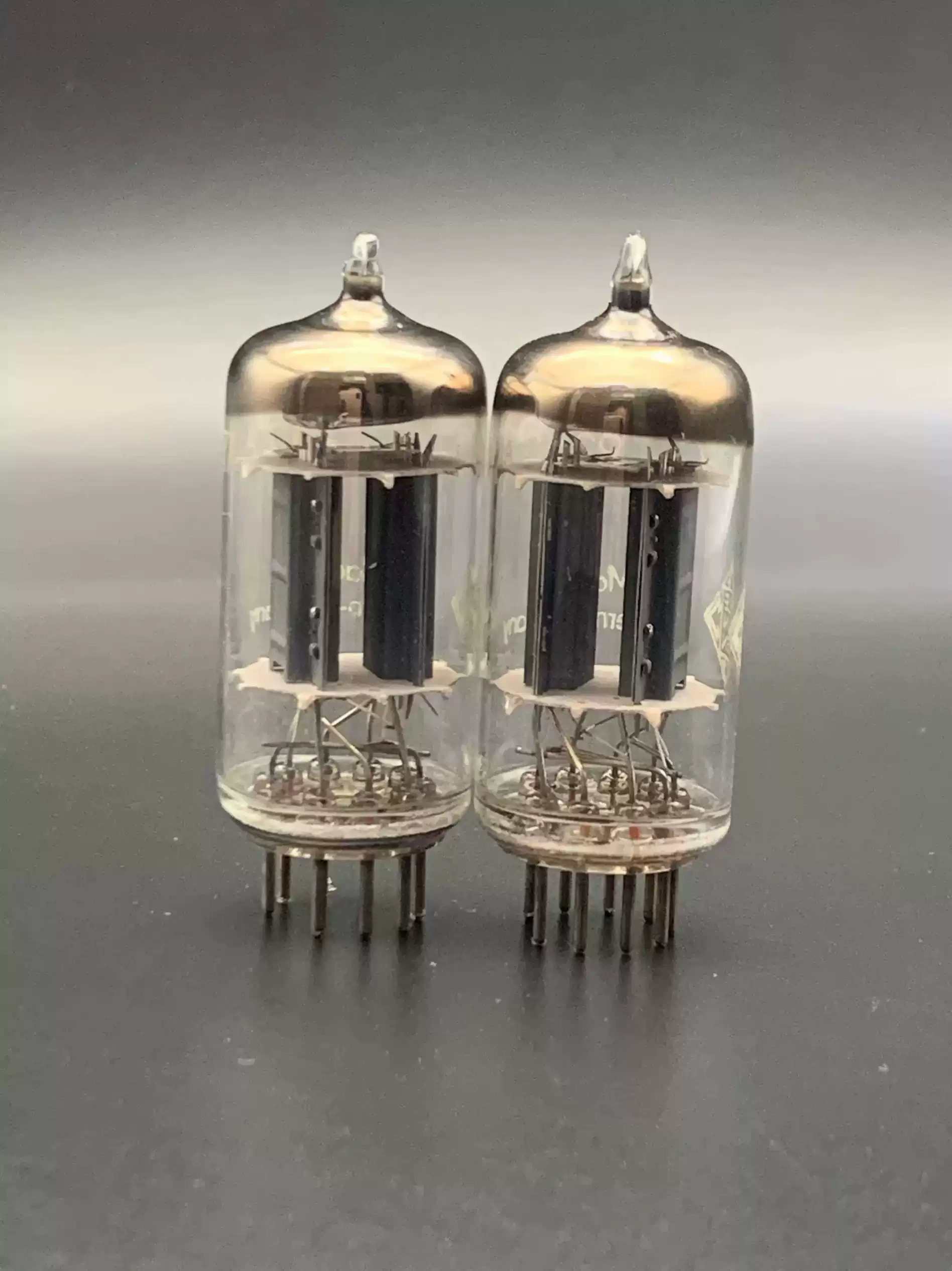 TELEFUNKEN ECC83 12AX7 ◇真空管 2本 TELEFUNKEN ECC83 / 12ax7 真空管 ペア Telefunken 50年代德律風根坑屏