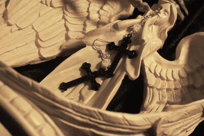 "Prisoner Bird Inn" "Stockholm Lover" "Earrings" Dark Gothic Shell 925 Silver Color Original
