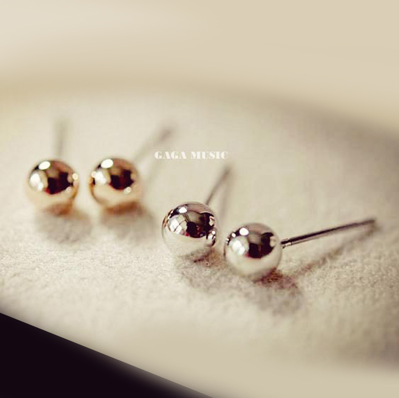 Korean version of temperament is simple and fashionable and elegant, round ball, pearl glossy couple, unisex ear acupuncture