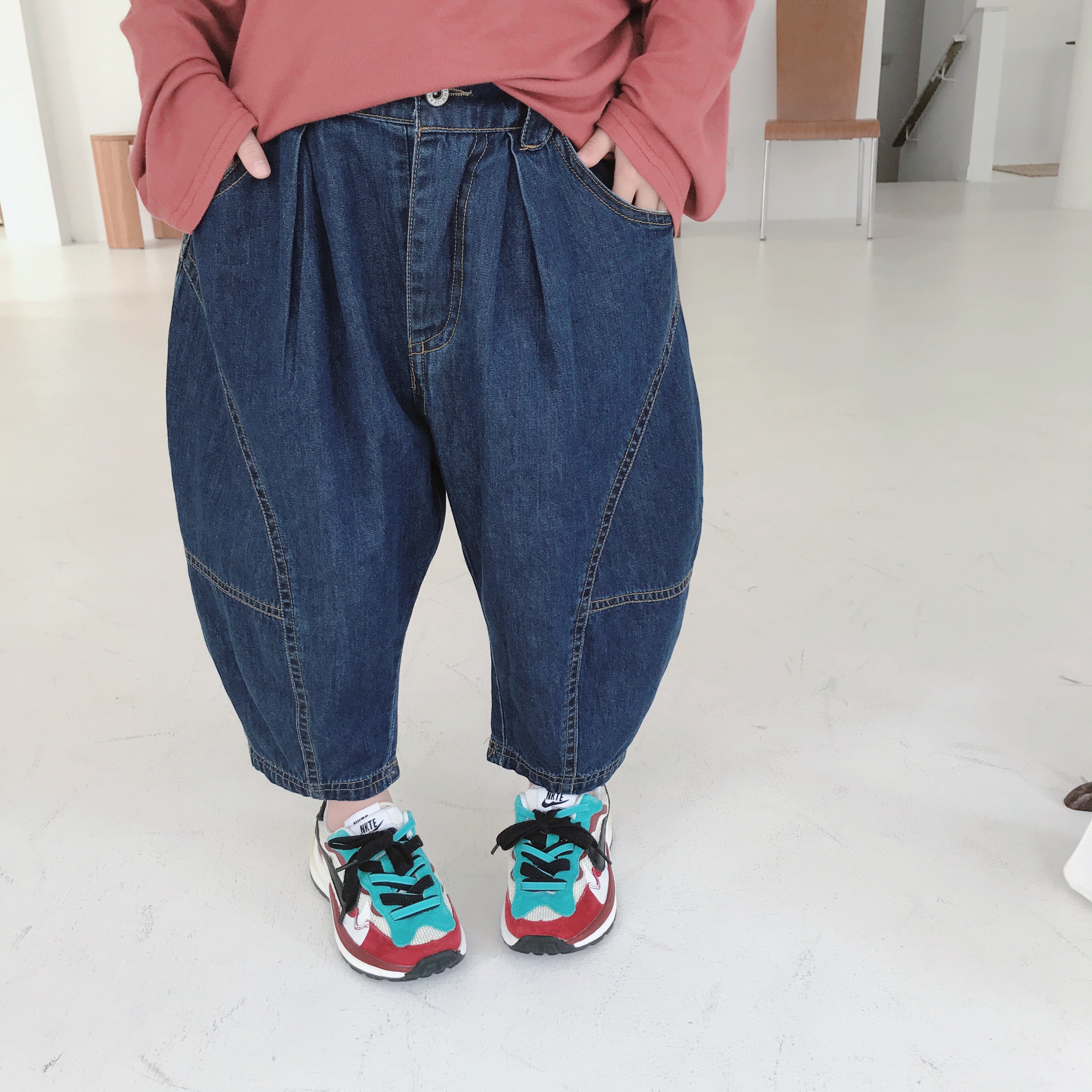 There is a Korean version of the Korean version of the autumn, male and female child rework splicing cowboy Luo Radish Pants Children lazy Harun jeans 789