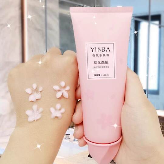 Watsons sells out. Grandma’s hands turn into girl’s hands. Give you back your delicate hands. Say goodbye to cooking women’s hands. Buy 2 and get 1 free of the same style.