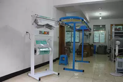 Clothing conveyor line O-type clothes conveyor belt dry cleaner delivery sanitary clothing conveyor Jieshia conveyor line