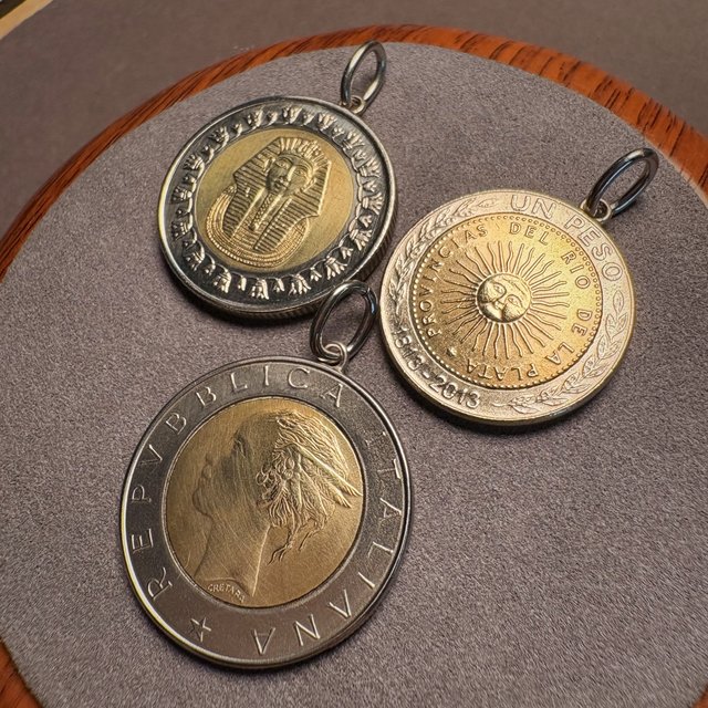Genuine two-color coin bimetal pendant