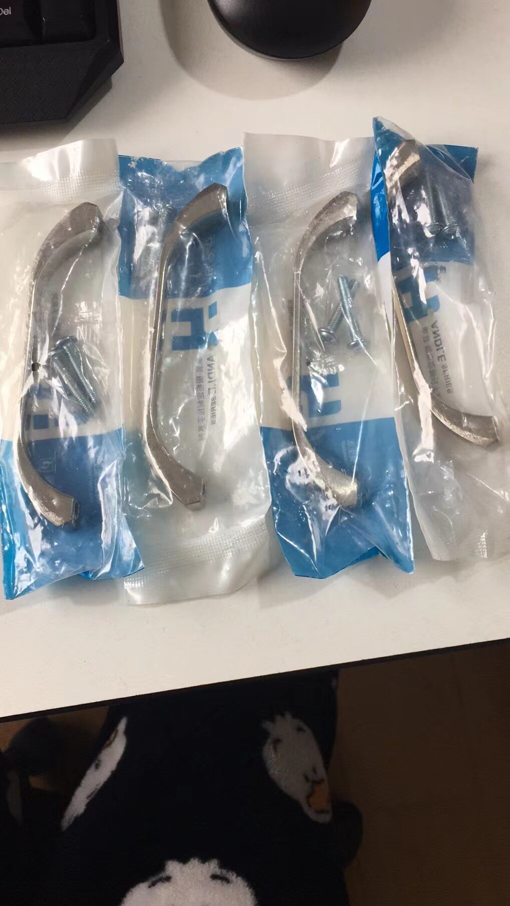 Aluminum alloy streamlined cabinet door drawer integral cabinet handle